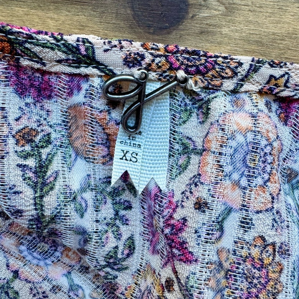 GIMMICKS Floral Wrap Top - Picture 9 of 12